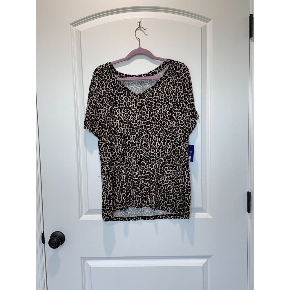 NWT Apt. 9 Essential Short Sleeve V-Neck T-Shirt Cheetah Size XL